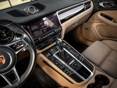 Certified 2020 Porsche Macan S AWD/4WD image 32