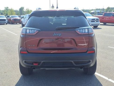 Used 2019 Jeep Cherokee Trailhawk w/ Cold Weather Group AWD/4WD image 5