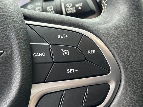 Used 2022 Chrysler Voyager LX FWD image 46