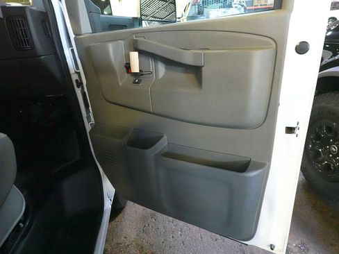 Used 2022 Chevrolet Express 3500 w/ Power Convenience Package RWD image 22