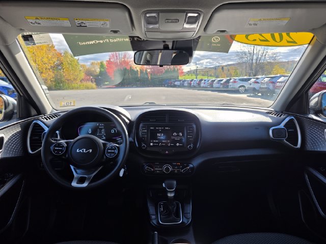 Certified 2025 Kia Soul LX w/ LX Technology Package FWD image 18