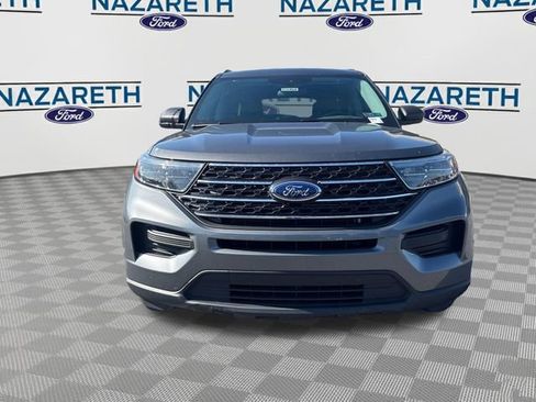 Used 2023 Ford Explorer XLT AWD/4WD image 2
