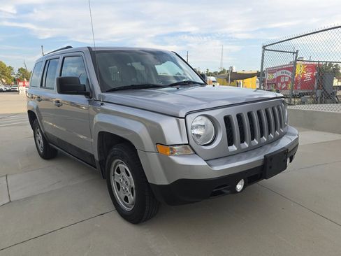 Used 2017 Jeep Patriot Sport w/ Power Value Group image 6