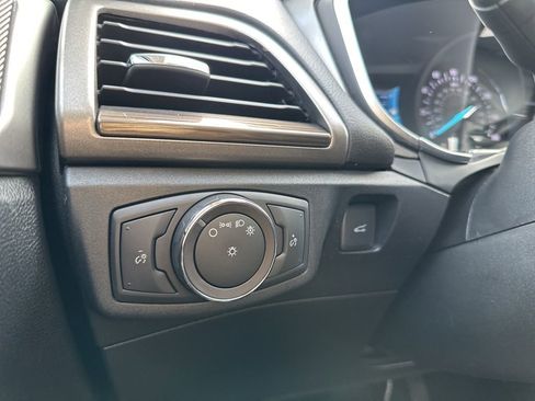 Used 2018 Ford Fusion SE w/ Fusion SE Technology Package image 15