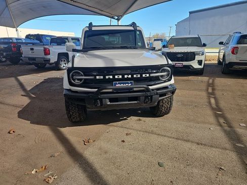 Used 2023 Ford Bronco Outer Banks image 8