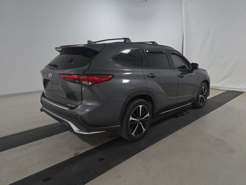 Used 2022 Toyota Highlander XSE image 3