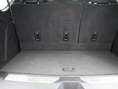 Used 2025 GMC Yukon Denali RWD image 14