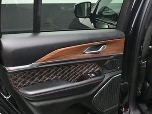 Used 2023 Jeep Grand Cherokee Summit AWD/4WD image 14
