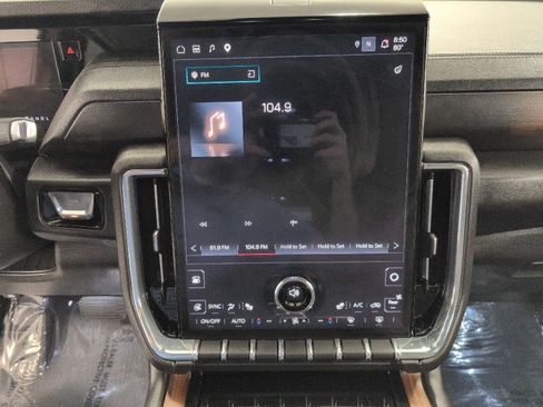 Used 2025 GMC Yukon XL Denali AWD/4WD image 7
