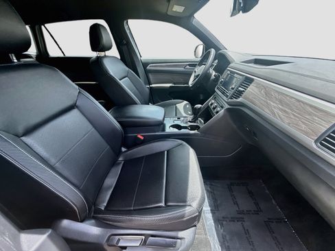 Certified 2023 Volkswagen Atlas Cross Sport SE FWD image 31