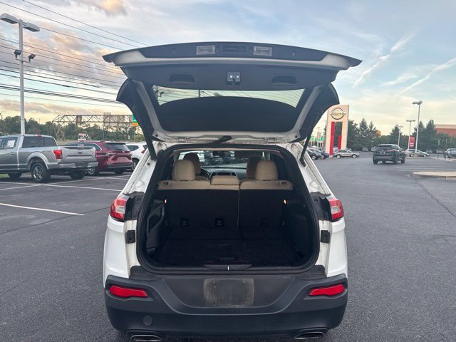 Used 2015 Jeep Cherokee Latitude w/ Comfort/Convenience Group AWD/4WD image 10