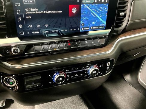 Used 2025 GMC Sierra 1500 SLT image 24