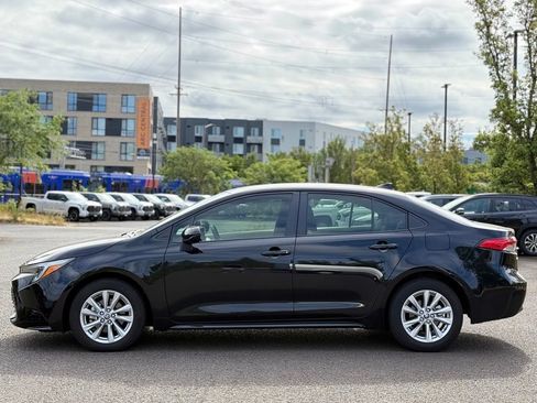 Used 2023 Toyota Corolla LE w/ LE Convenience Package FWD image 2