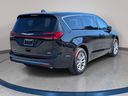 New 2026 Chrysler Pacifica Select AWD/4WD image 5
