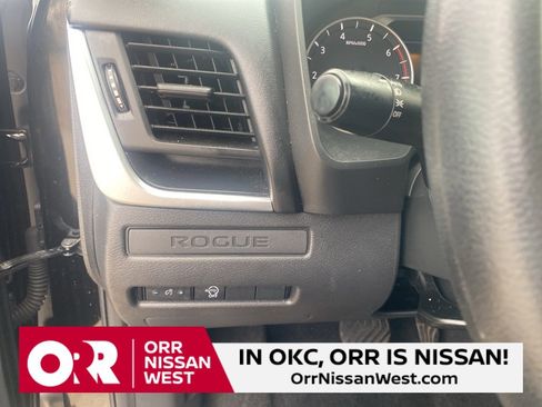 Used 2024 Nissan Rogue S image 27