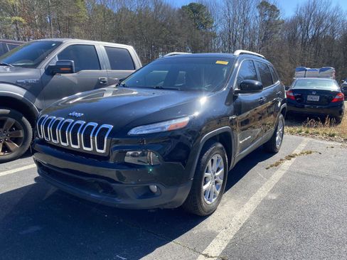 Used 2017 Jeep Cherokee Latitude w/ Safety/Convenience Group image 3
