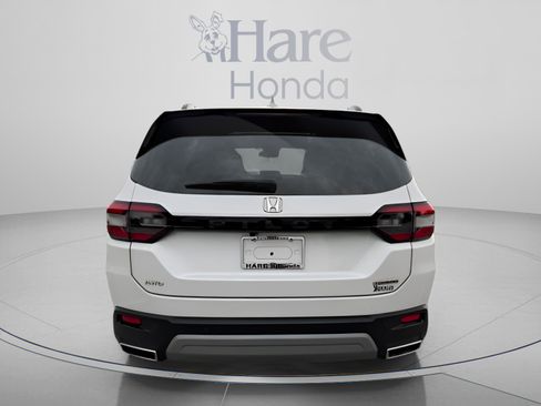 Certified 2024 Honda Pilot Touring image 4