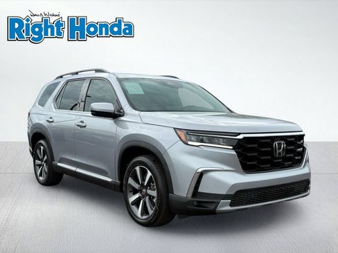 Certified 2025 Honda Pilot Touring image 10