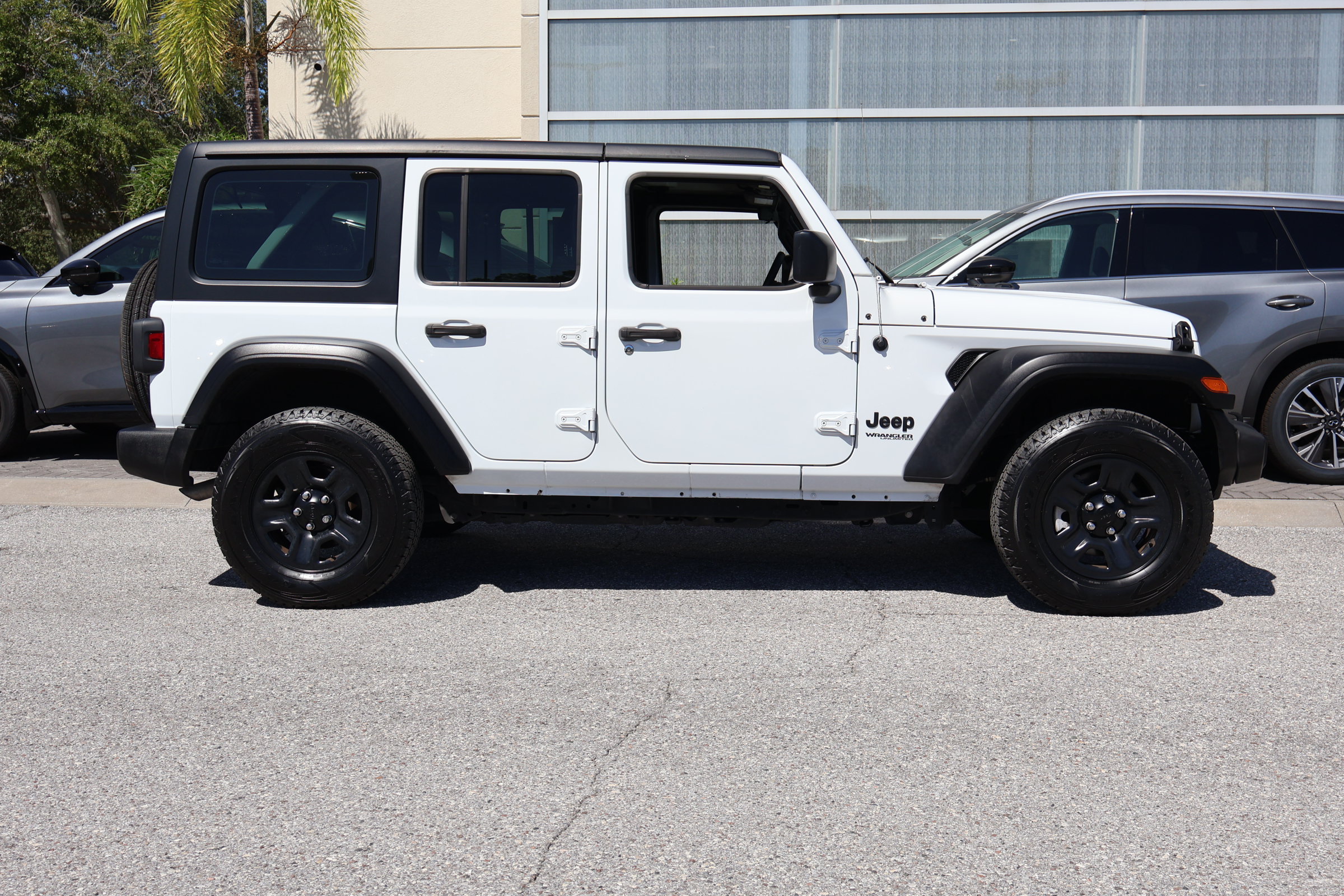 Used 2022 Jeep Wrangler Unlimited Sport AWD/4WD image 8