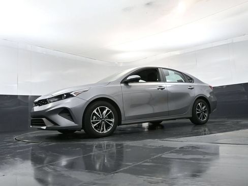 Used 2023 Kia Forte LXS w/ LXS Technology Package FWD image 20