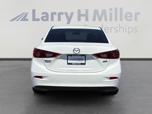 Used 2017 MAZDA MAZDA3 Sport FWD image 4