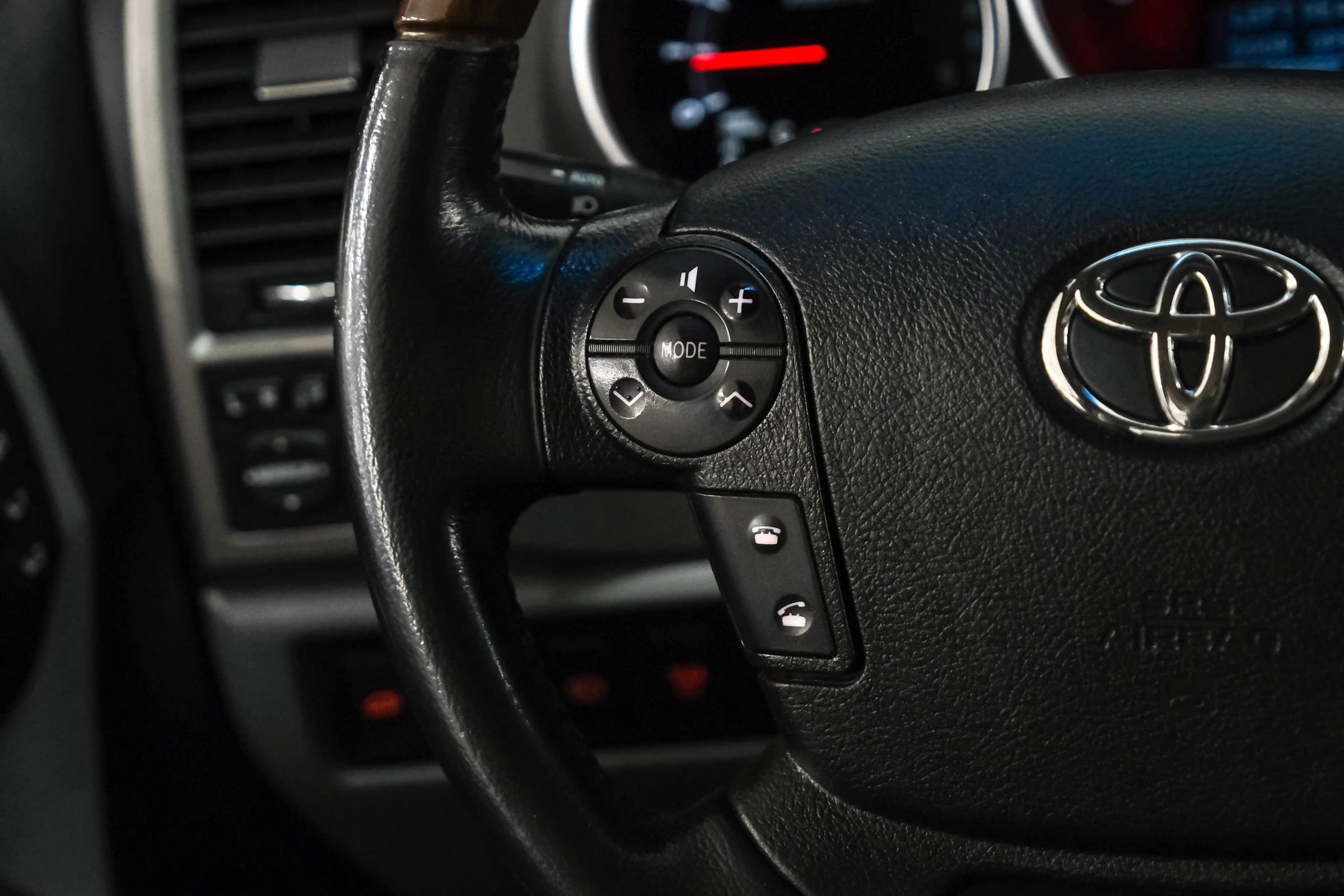 Used 2010 Toyota Sequoia Platinum AWD/4WD image 13