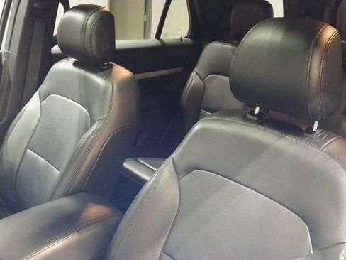 Used 2016 Ford Explorer XLT w/ Equipment Group 202A image 3