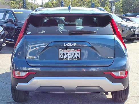 Certified 2024 Kia Niro EX FWD image 3