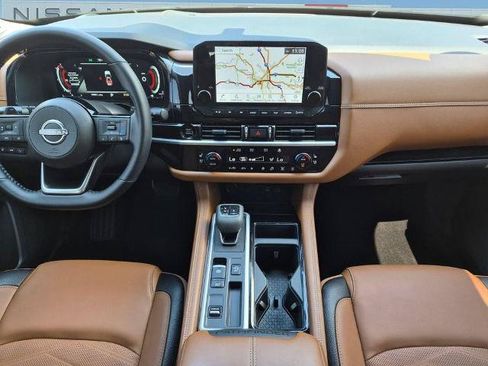 Certified 2025 Nissan Pathfinder Platinum FWD image 23