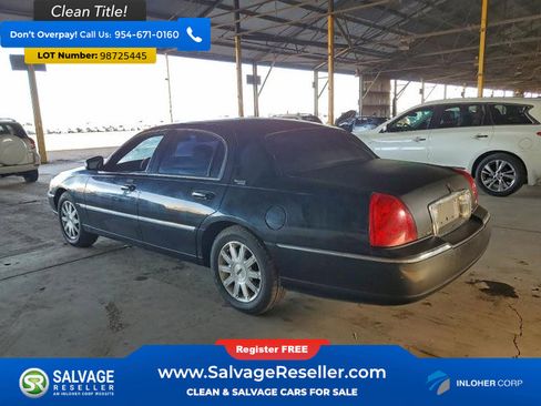Used 2010 Lincoln Town Car Signature Limited image 3