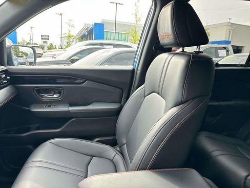 Certified 2025 Honda Pilot TrailSport image 17