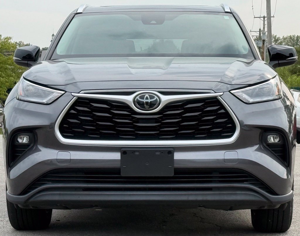 Used 2021 Toyota Highlander XLE AWD/4WD image 8