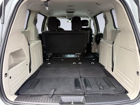 Used 2019 Dodge Grand Caravan SE w/ UConnect Hands-Free Group FWD image 6
