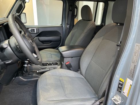 Used 2024 Jeep Wrangler Unlimited w/ Convenience Group AWD/4WD image 17