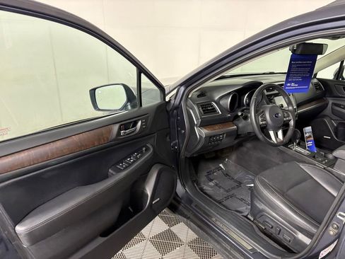 Used 2017 Subaru Outback 3.6R Limited image 11
