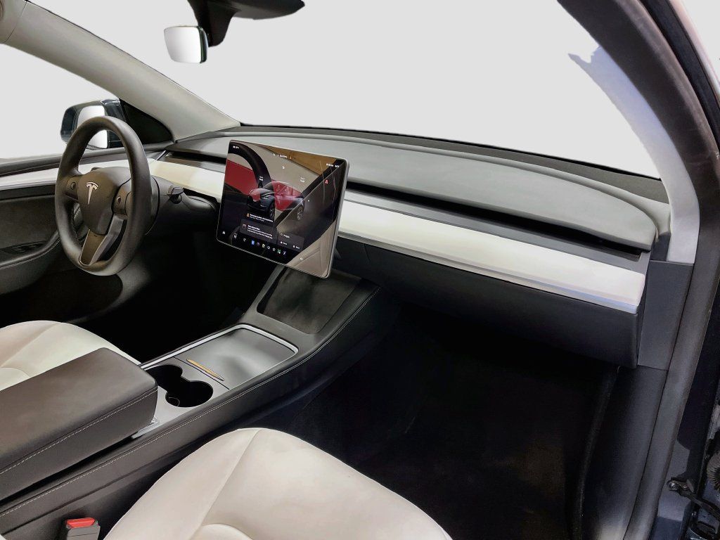 Used 2024 Tesla Model Y Long Range AWD/4WD image 27