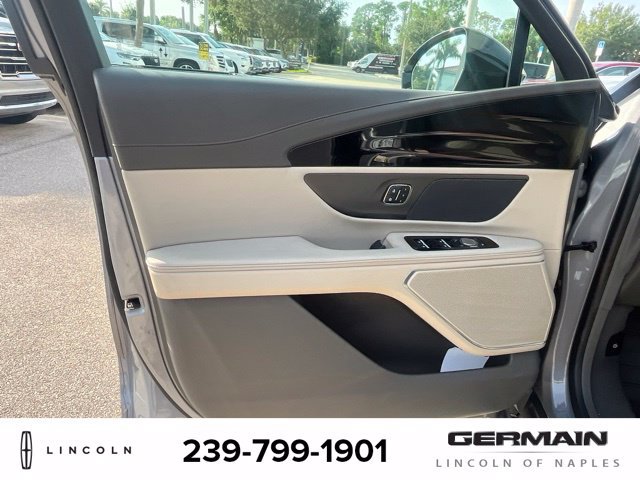 Used 2024 Lincoln Nautilus Premier AWD/4WD image 12