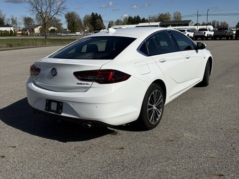 Used 2019 Buick Regal Preferred w/ Driver Confidence Package I image 4