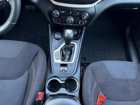 Used 2015 Jeep Cherokee Latitude w/ Comfort/Convenience Group image 17
