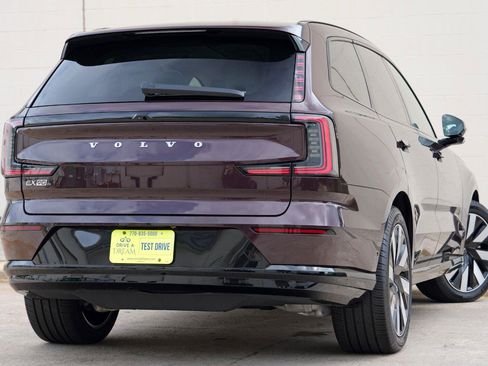 Used 2025 Volvo EX90 Ultra AWD/4WD image 4