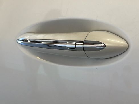 Used 2018 Buick Enclave Essence FWD image 9