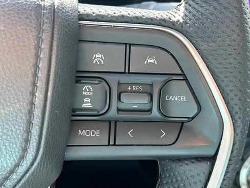 Used 2025 Toyota Tacoma Limited AWD/4WD image 25