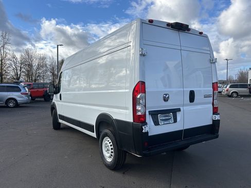 Used 2025 RAM ProMaster 2500 w/ Storage Group image 4