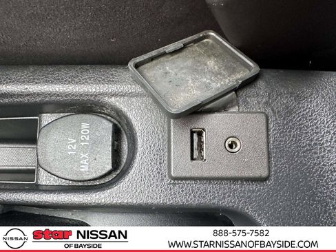 Used 2015 Nissan Versa Note SR w/ SR Convenience Package image 25