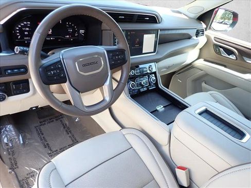 Used 2023 GMC Yukon XL Denali AWD/4WD image 12