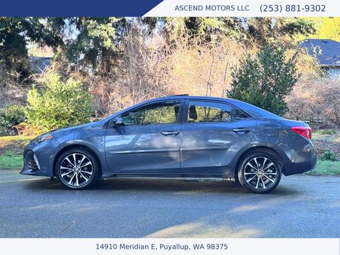 Used 2018 Toyota Corolla SE w/ SE Premium Package FWD image 2
