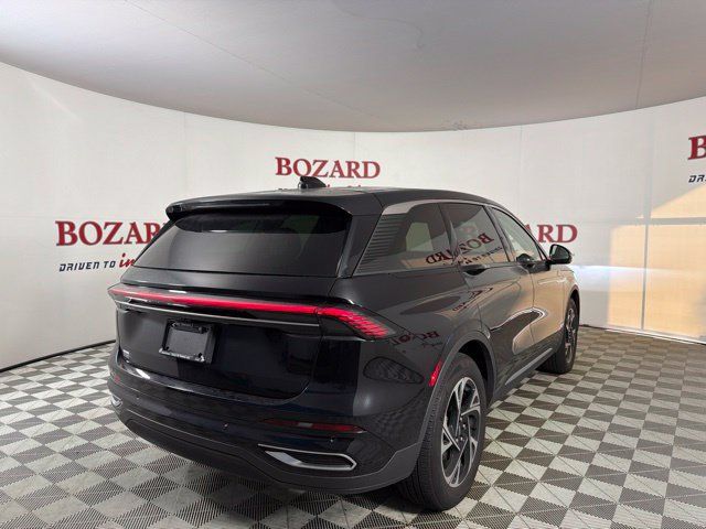 Used 2025 Lincoln Nautilus Premier AWD/4WD image 14