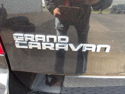 Used 2017 Dodge Grand Caravan SXT w/ Driver Convenience Group image 34