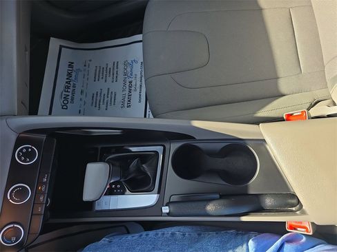 Used 2025 Hyundai Elantra SE image 25