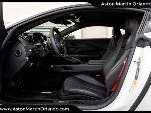 Used 2025 Aston Martin V8 Vantage Coupe image 11